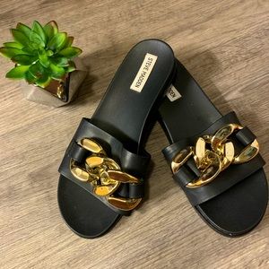 BRAND NEW STEVEN MADDEN SANDALS